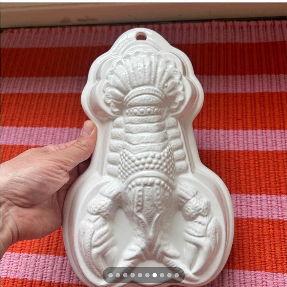 EUC like new vintage white painted ceramic lobster decor. Nautical perfection! - Picture 4 of 8